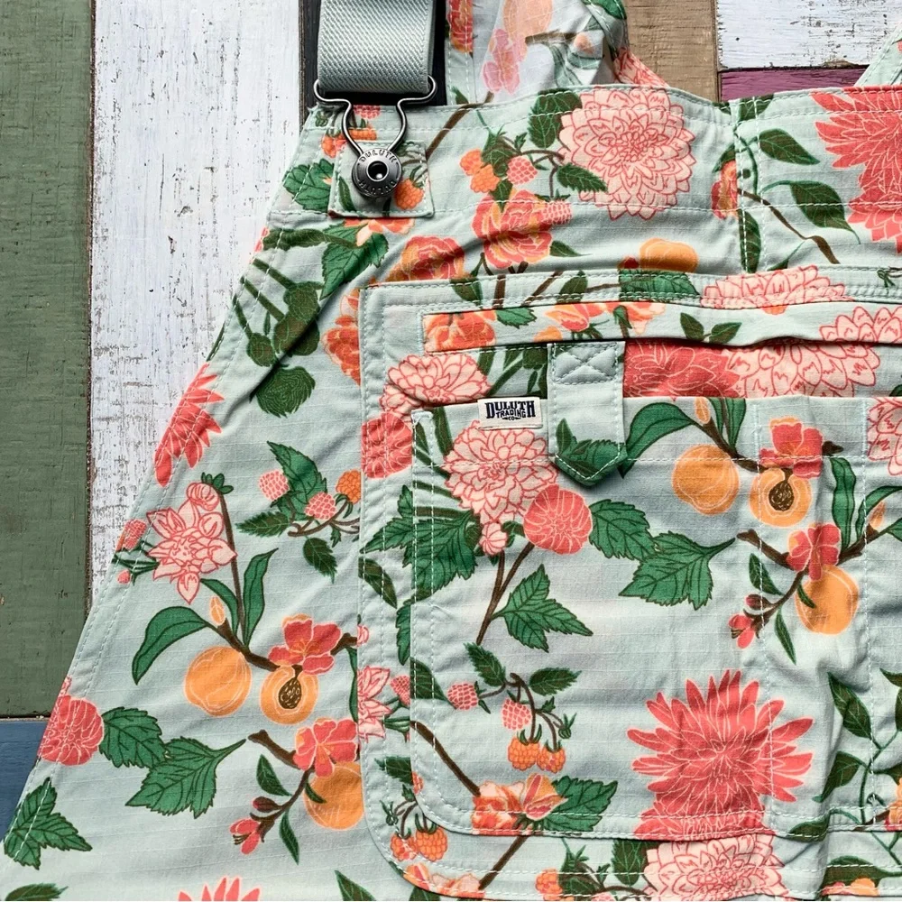 NWT Duluth XXL x31L Heirloom Gardening Bib Overalls Mint Summer Dahlia Bibs Farm - Picture 2 of 9